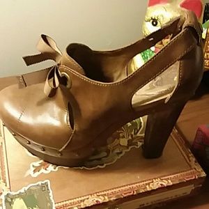 Ugg Celestina heeled clog